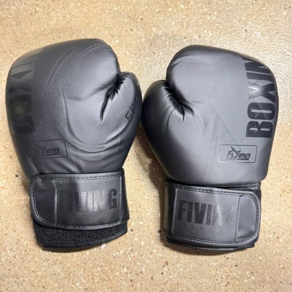 FIVING Boxing Gloves Black Training Sparring MMA Kickboxing Adult Lightly Used